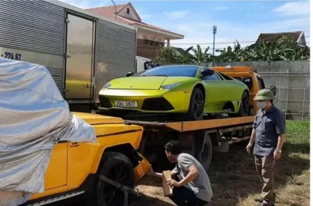 Tiêu hủy 2 siêu xe Lamborghini và Mercedes-AMG G63 nhập lậu