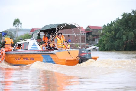 Thủ tướng trực tiếp thị sát, chỉ đạo công tác ứng phó mưa lũ, thiên tai, cứu hộ, cứu nạn