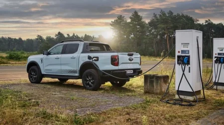 Ford Ranger thêm bản hybrid, có thể hoạt động như xe điện