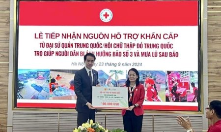 Tiếp nhận 100.000 USD từ Đại sứ quán Trung Quốc ủng hộ người dân bị ảnh hưởng bão số 3