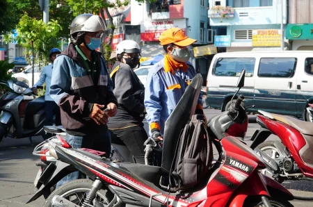 Giá xăng dầu hôm nay 21/3: Bật tăng đồng loạt