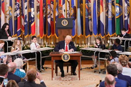 Vì sao ông Trump muốn giải thể Bộ Giáo dục Mỹ? 