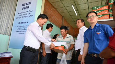 Lan tỏa yêu thương từ 'Cửa hàng 0 đồng'