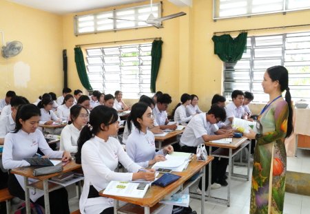 'Tăng tốc' ôn tập cho học sinh lớp 12