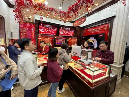 Giá vàng trong nước đảo chiều tăng thêm 2 triệu đồng mỗi lượng