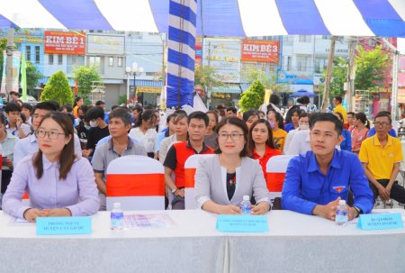 Cần Giuộc tổ chức phiên giao dịch việc làm lưu động năm 2025