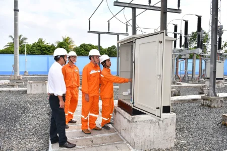 Đảm bảo cấp điện an toàn, ổn định trong dịp lễ 30-4 và 1-5 