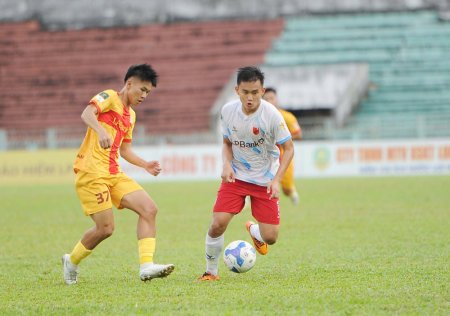Đội bóng Long An lại hòa   