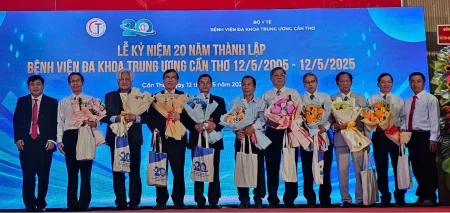 Bệnh viện Đa khoa Trung ương Cần Thơ kỷ niệm 20 năm thành lập 