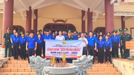 Tiết học biên cương vun bồi lòng yêu nước