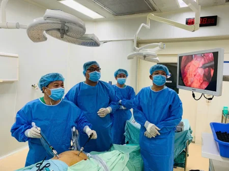 Phẫu thuật nội soi cắt túi mật thành công cho cụ ông 92 tuổi mắc bệnh lý phức tạp 