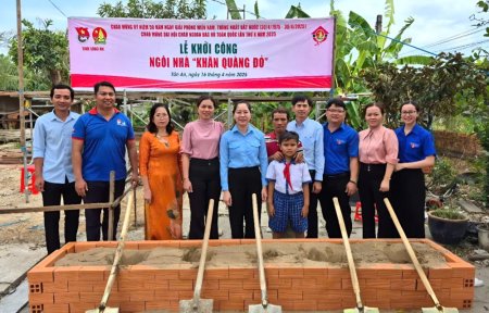 Ấm áp những ngôi nhà Khăn quàng đỏ