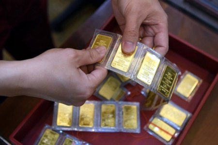 Giá vàng giảm mạnh, lãi suất ở mức thấp