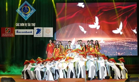 Khi người trẻ hát giai điệu tự hào 