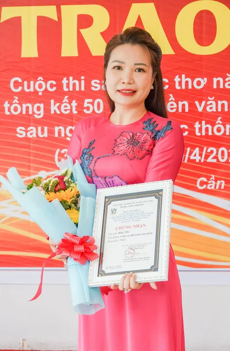 Nhà thơ Huệ Thi 