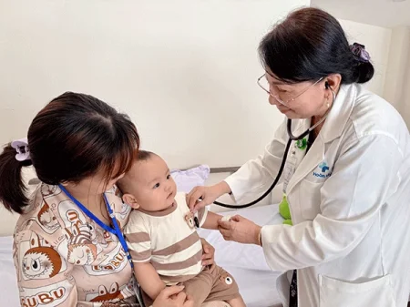 Cảnh giác với diễn tiến nhanh chóng của bệnh viêm phổi ở trẻ sơ sinh 