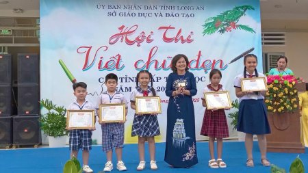 Sôi nổi Hội thi “Viết chữ đẹp” cấp tỉnh cấp tiểu học năm học 2024-2025