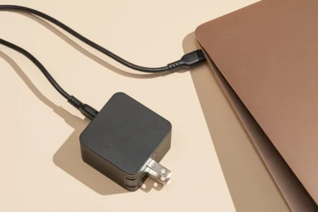 Sạc smartphone bằng bộ sạc USB-C của laptop liệu có an toàn?