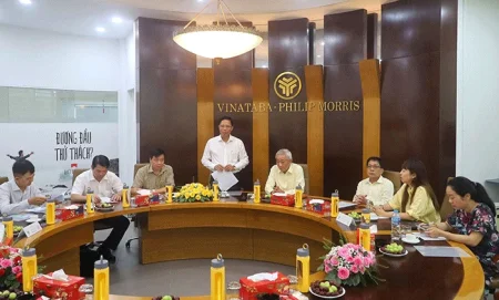 Lãnh đạo TP Cần Thơ làm việc với Công ty TNHH Vinataba - Philip Morris 