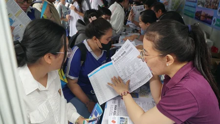 Hỗ trợ sĩ tử toàn diện với nền tảng số thông minh 