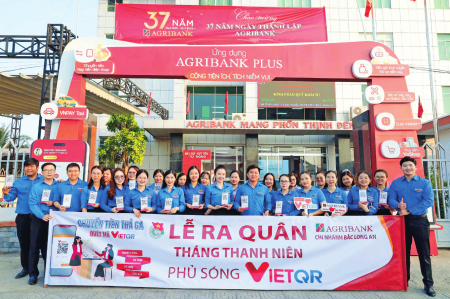 Agribank Chi nhánh Bắc Long An: Đẩy mạnh chuyển đổi số thanh toán không dùng tiền mặt trên địa bàn