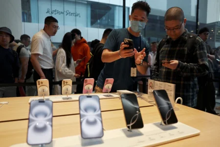 Vị thế thương hiệu cao cấp của Apple đang bị lung lay