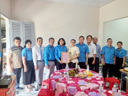 Liên đoàn Lao động tỉnh Long An trao Mái ấm Công đoàn tại tỉnh Bến Tre   