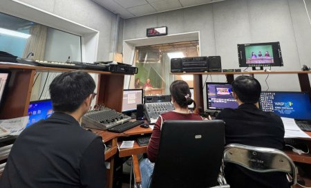 Chúng tôi nói về chúng tôi: Qua miền văn hóa - 13 năm hòa sóng phát thanh (Bài 1)