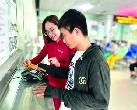 Agribank Chi nhánh Đông Long An: Đẩy mạnh chuyển đổi số, nâng tầm phục vụ khách hàng