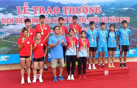 Phá thêm 1 kỷ lục, điền kinh Long An vươn lên xếp thứ nhất toàn đoàn   