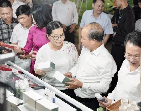 Gian hàng chung của TP Cần Thơ tại Festival nông sản Hà Nội nhận được sự phản hồi tích cực của người tiêu dùng thủ đô 