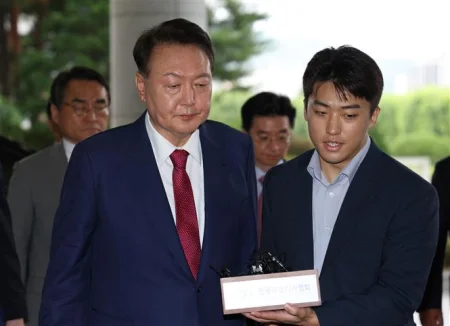 Tòa phát lệnh bắt giữ cựu Tổng thống Hàn Quốc Yoon Suk Yeol 