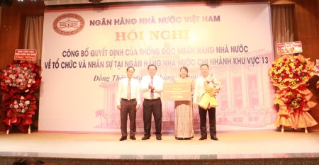 Ngân hàng Nhà nước Việt Nam trao tặng 4 tỉ đồng thực hiện chương trình xóa nhà tạm, nhà dột nát trên địa bàn tỉnh Tây Ninh