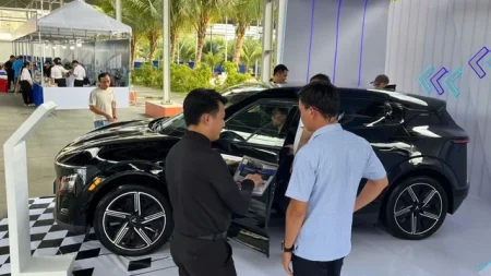 Tài chính tầm 700 triệu đồng, nên mua xe điện hay xe xăng?