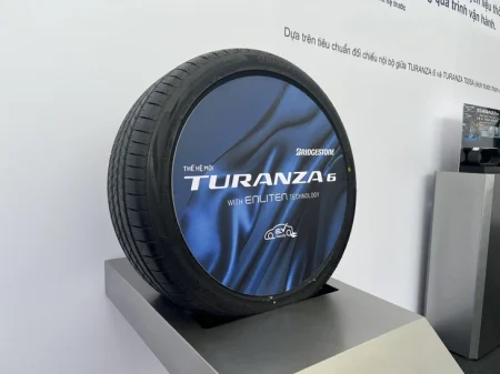Bridgestone ra mắt lốp mới ở Việt Nam: Êm đầm hơn, bám đường hơn, dùng được cho xe điện