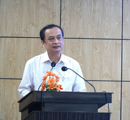 Hai nhà giáo của Đại học Cần Thơ vinh dự được tặng thưởng Huân chương Lao động 