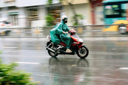 Thời tiết hôm nay 30/7: Bắc Bộ nắng nóng gần 40 độ C, Nam Bộ mưa rào