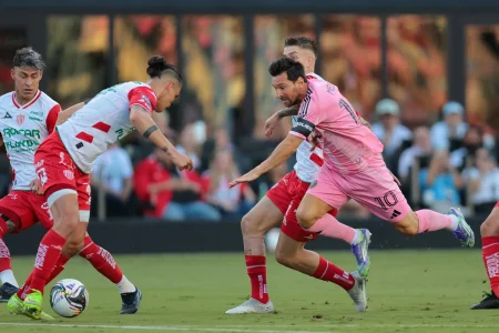 Messi dính chấn thương vì bị 4 hậu vệ va chạm mạnh, De Paul giải cứu Inter Miami