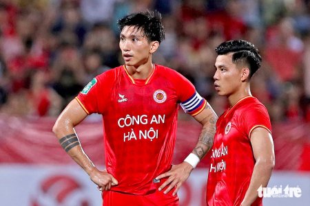 Văn Hậu được đăng ký đá lượt đi V-League 2025 - 2026