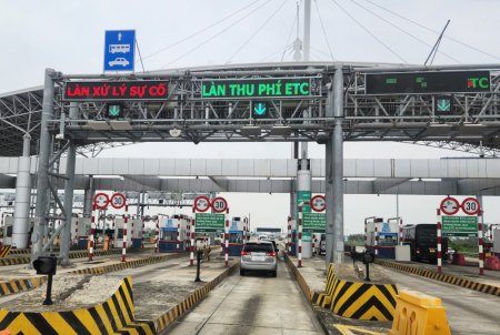 Từ 01/10, ô tô phải chuyển sang tài khoản giao thông để qua trạm thu phí