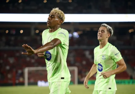 Yamal tỏa sáng giúp Barca thắng đậm trận ra quân ở La Liga