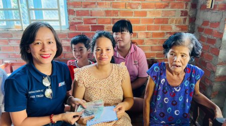 Sẻ chia cùng hoàn cảnh khó khăn của bà Lê Thị Cúc
