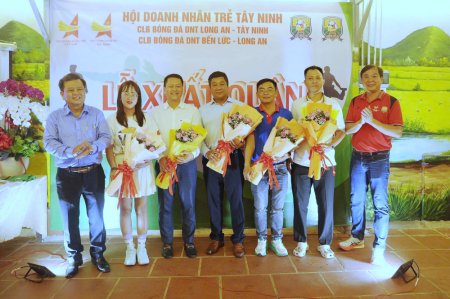 Câu lạc bộ bóng đá Doanh nhân trẻ Tây Ninh tổ chức lễ xuất quân, tranh cúp PIMA – Sacombank