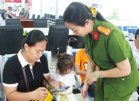 Đồng hành kiến tạo nền hành chính số, phục vụ người dân