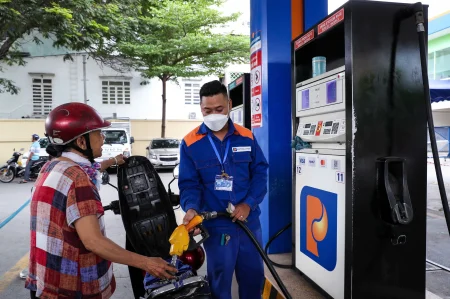 Giá xăng dầu hôm nay 21/8: Bật tăng trước giờ điều hành giá trong nước