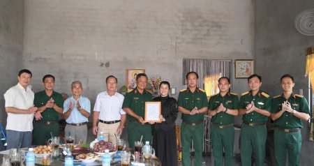 Bàn giao Nhà đồng đội cho quân nhân có hoàn cảnh khó khăn