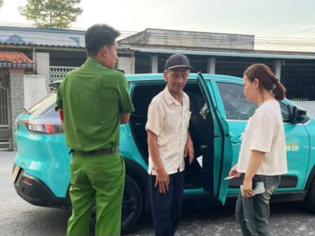 Cụ ông đi lạc được giúp đỡ, hỗ trợ tìm thân nhân
