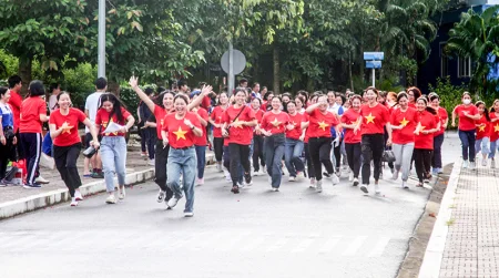 Gần 240 người tham gia giải điền kinh nội bộ Trường Đại học Y Dược Cần Thơ 