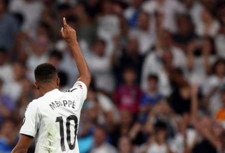 Mbappe có chiến thắng lời nguyền số 10?
