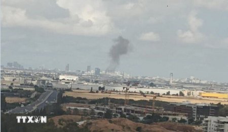 Houthi lần đầu tiên tấn công Israel bằng tên lửa chùm